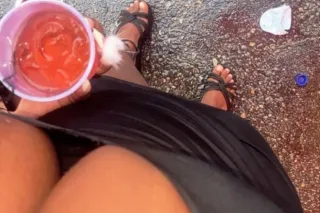 ... im taking in calls and out... - Image 1