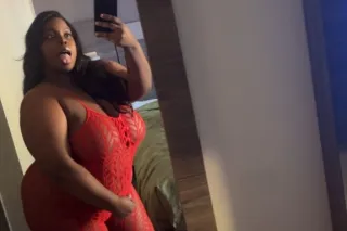 Curvy Freak Hoe 💦🍫 pound me ti... - Image 1